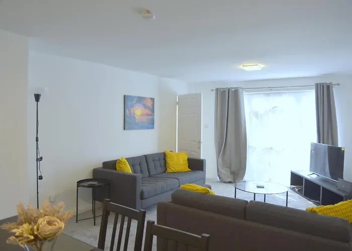 Lindrick Villa- 3Bd Bunglow , Free Parking- Long Stays