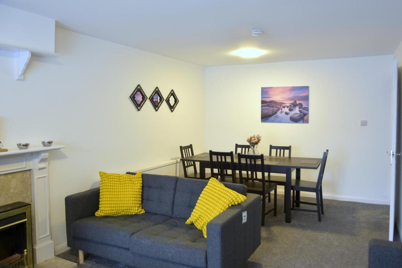 Lindrick Villa- 3bd Bunglow , Free Parking- Long Holiday home